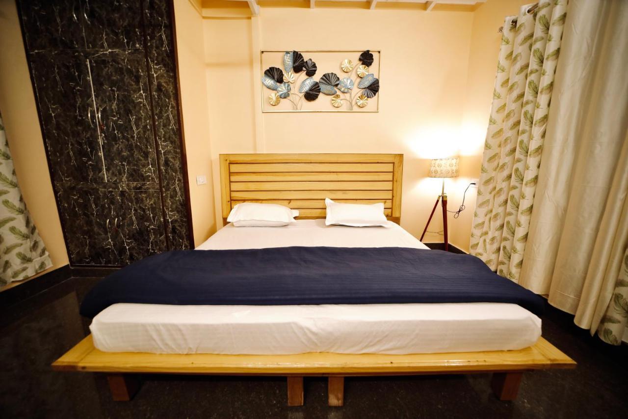 The Location, A Penthouse Hotell Dehradun Eksteriør bilde