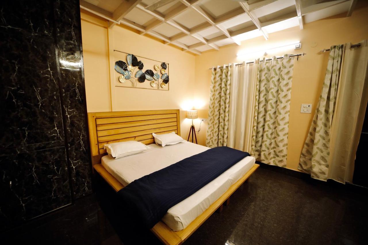 The Location, A Penthouse Hotell Dehradun Eksteriør bilde