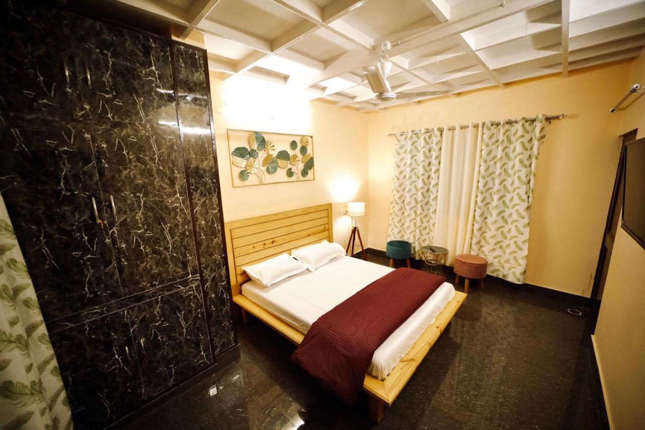 The Location, A Penthouse Hotell Dehradun Eksteriør bilde