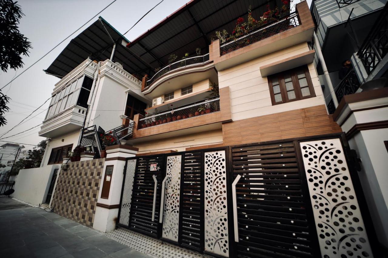 The Location, A Penthouse Hotell Dehradun Eksteriør bilde