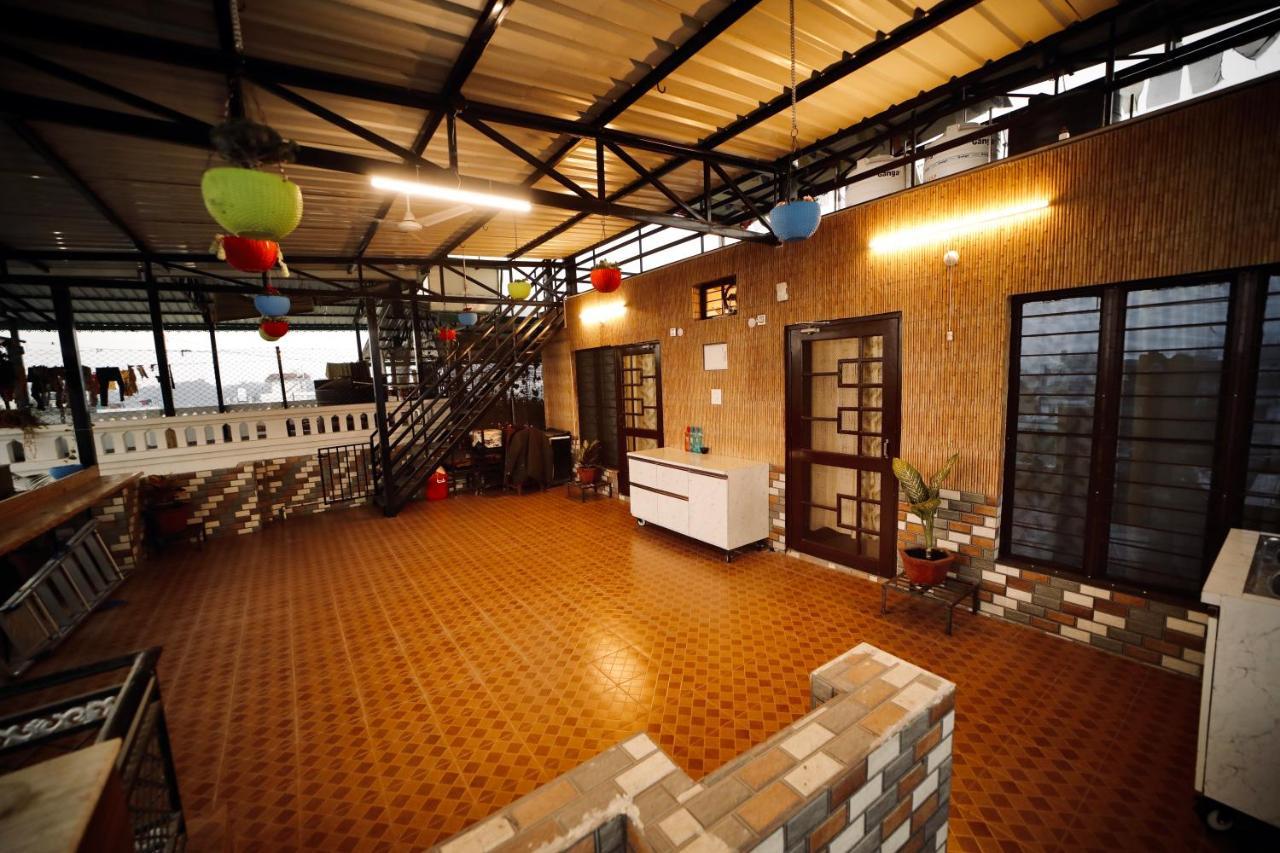 The Location, A Penthouse Hotell Dehradun Eksteriør bilde