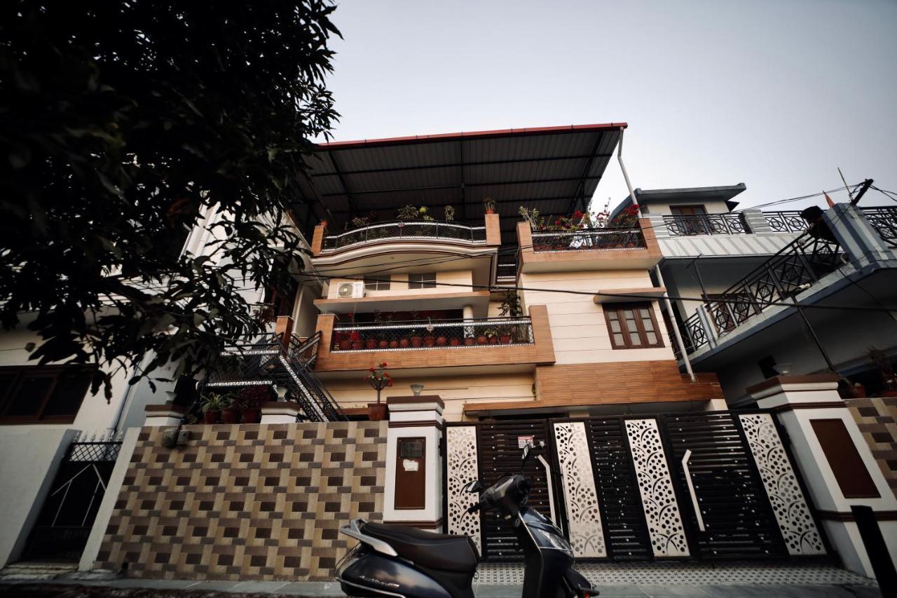 The Location, A Penthouse Hotell Dehradun Eksteriør bilde