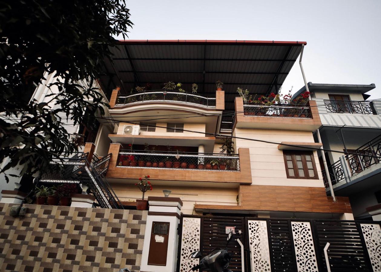 The Location, A Penthouse Hotell Dehradun Eksteriør bilde