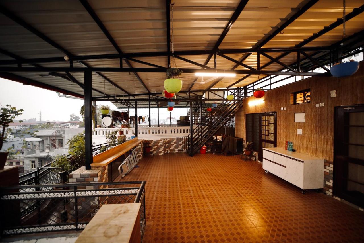 The Location, A Penthouse Hotell Dehradun Eksteriør bilde